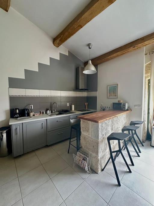 Joli Mas Duplex Piscine Parking Prive Apartment *